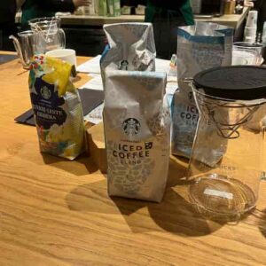 セミナー用に用意されたコーヒー豆とガラス器具