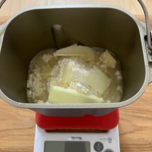 内釜に材料をすべて投入したところ