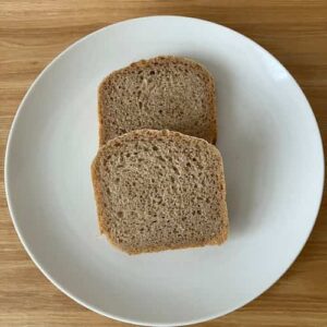 スライスした全粒粉パン