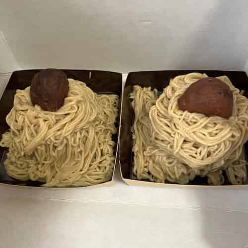 スターバックスの手絞りモンブラン2個