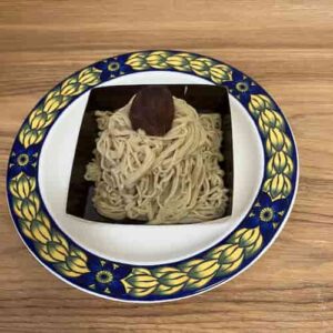 お皿に出したモンブラン。ボリュームたっぷり